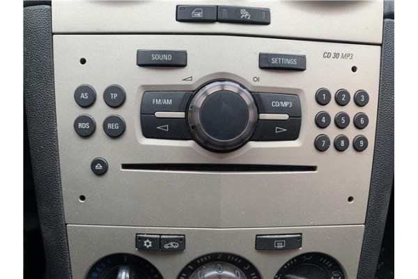 Recambio de autoradio para opel corsa d 1.2 referencia OEM IAM 13289920  