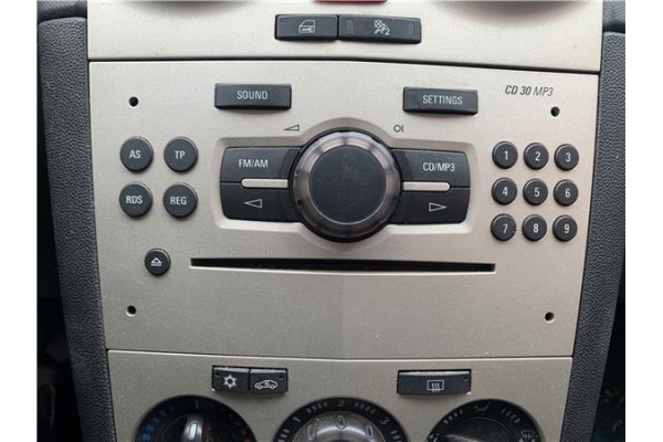 Recambio de autoradio para opel corsa d 1.2 referencia OEM IAM 13289920  