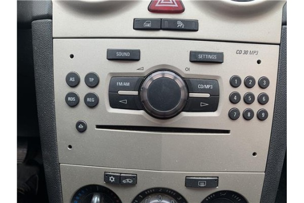 Recambio de autoradio para opel corsa d 1.2 referencia OEM IAM 13289920  