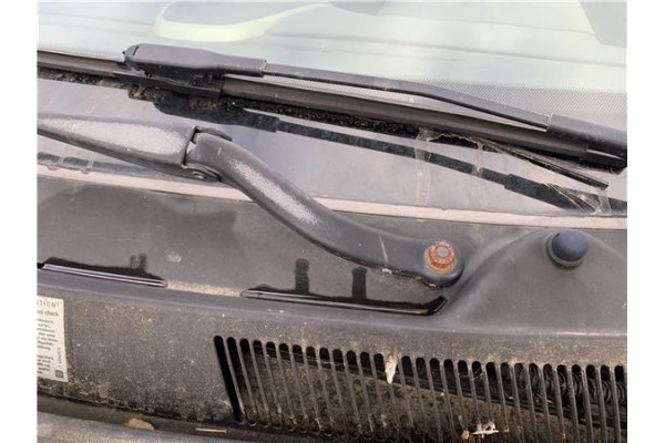 Recambio de brazo limpiaparabrisas delantero derecho para opel corsa d 1.2 referencia OEM IAM 13182326  