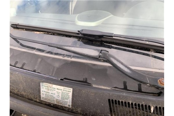 Recambio de brazo limpiaparabrisas delantero derecho para opel corsa d 1.2 referencia OEM IAM 13182326  