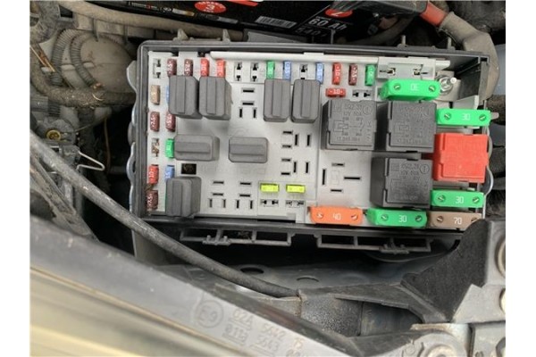 Recambio de caja fusibles/rele para opel corsa d 1.2 referencia OEM IAM 93189211  