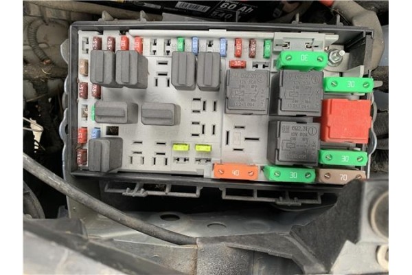 Recambio de caja fusibles/rele para opel corsa d 1.2 referencia OEM IAM 93189211  