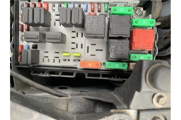 Recambio de caja fusibles/rele para opel corsa d 1.2 referencia OEM IAM 93189211  