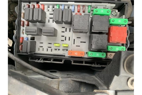 Recambio de caja fusibles/rele para opel corsa d 1.2 referencia OEM IAM 93189211  