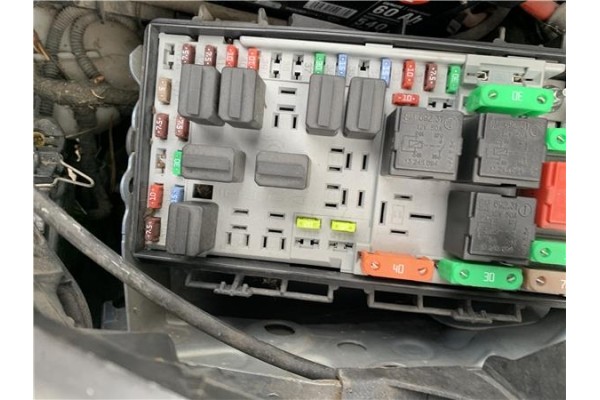 Recambio de caja fusibles/rele para opel corsa d 1.2 referencia OEM IAM 93189211  