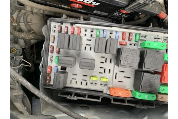 Recambio de caja fusibles/rele para opel corsa d 1.2 referencia OEM IAM 93189211  