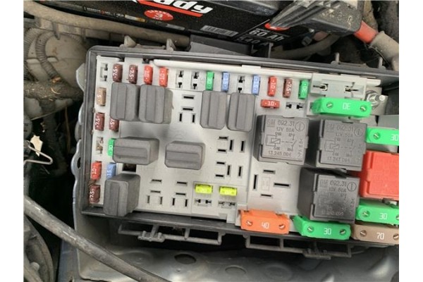 Recambio de caja fusibles/rele para opel corsa d 1.2 referencia OEM IAM 93189211  