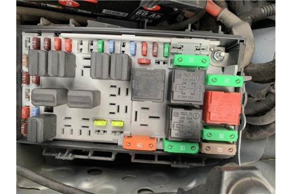 Recambio de caja fusibles/rele para opel corsa d 1.2 referencia OEM IAM 93189211  