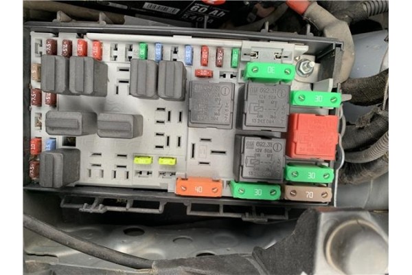 Recambio de caja fusibles/rele para opel corsa d 1.2 referencia OEM IAM 93189211  