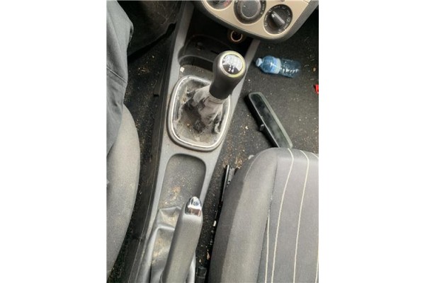 Recambio de consola para opel corsa d 1.2 referencia OEM IAM 13184076  