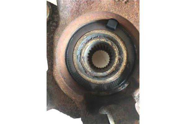 Recambio de mangueta delantero derecha para renault twingo ii 1.2 authentique referencia OEM IAM 8200663593  