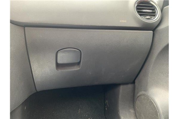 Recambio de guantera salpicadero para opel corsa d 1.2 referencia OEM IAM 13205097  