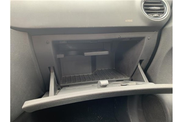 Recambio de guantera salpicadero para opel corsa d 1.2 referencia OEM IAM 13205097  