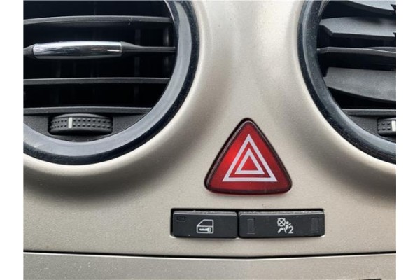 Recambio de interruptor luces emergencia para opel corsa d 1.2 referencia OEM IAM 13189529  