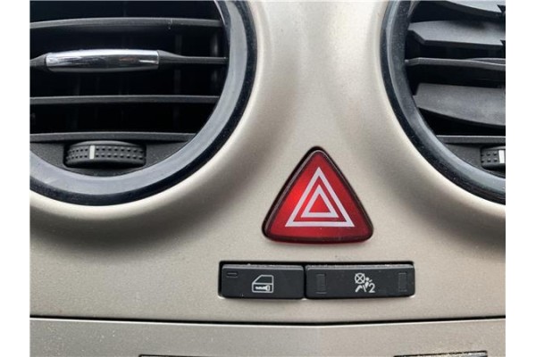 Recambio de interruptor luces emergencia para opel corsa d 1.2 referencia OEM IAM 13189529  