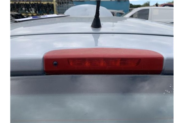 Recambio de luz central de freno para opel corsa d 1.2 referencia OEM IAM 13188045  