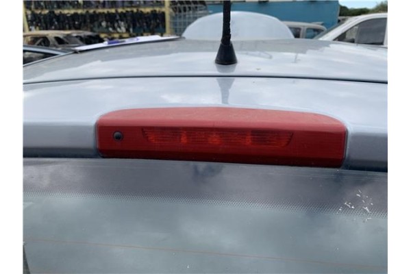 Recambio de luz central de freno para opel corsa d 1.2 referencia OEM IAM 13188045  