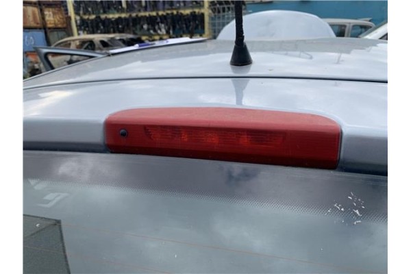 Recambio de luz central de freno para opel corsa d 1.2 referencia OEM IAM 13188045  