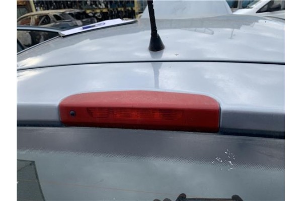Recambio de luz central de freno para opel corsa d 1.2 referencia OEM IAM 13188045  