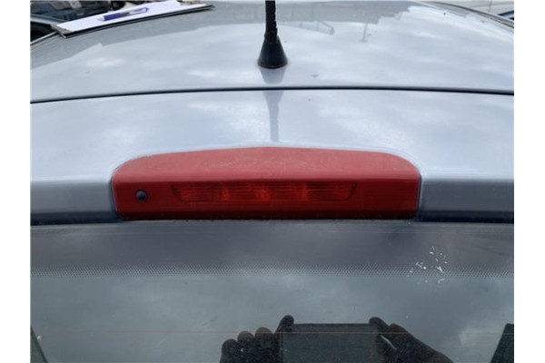 Recambio de luz central de freno para opel corsa d 1.2 referencia OEM IAM 13188045  