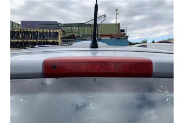 Recambio de luz central de freno para opel corsa d 1.2 referencia OEM IAM 13188045  