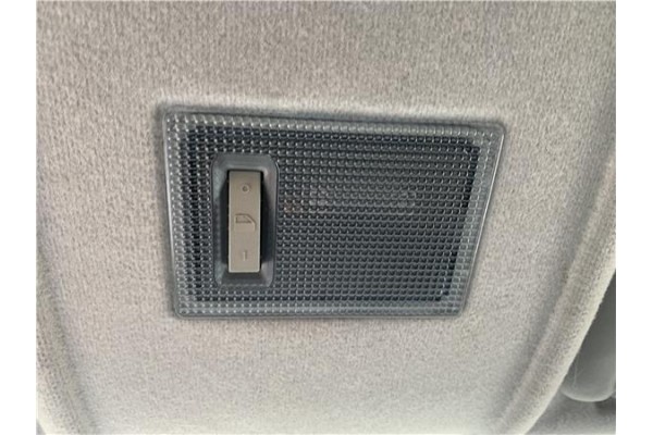 Recambio de luz delantero central techo para opel corsa d 1.2 referencia OEM IAM 13126729  