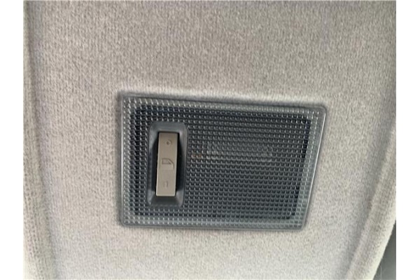 Recambio de luz delantero central techo para opel corsa d 1.2 referencia OEM IAM 13126729  