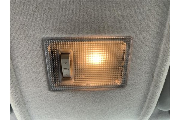 Recambio de luz delantero central techo para opel corsa d 1.2 referencia OEM IAM 13126729  