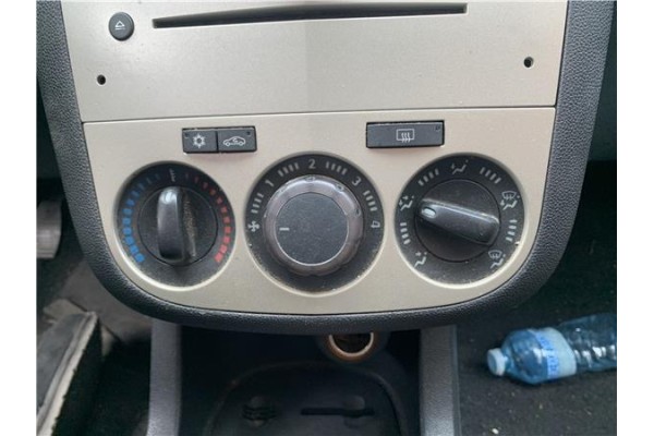 Recambio de mandos climatizador para opel corsa d 1.2 referencia OEM IAM 13330680  