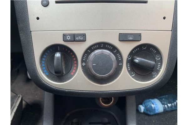 Recambio de mandos climatizador para opel corsa d 1.2 referencia OEM IAM 13330680  
