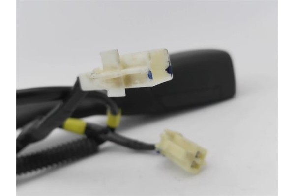 Recambio de anclaje cinturon delantero derecho para toyota aygo (kgb/wnb) 1.0 básico referencia OEM IAM   
