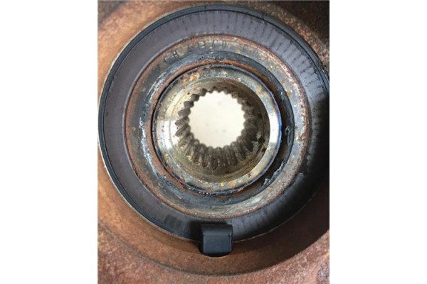 Recambio de mangueta delantero izquierda para renault twingo ii 1.2 authentique referencia OEM IAM 8200663590  