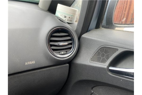 Recambio de rejilla entrada de aire para opel corsa d 1.2 referencia OEM IAM 1814707 13232297 