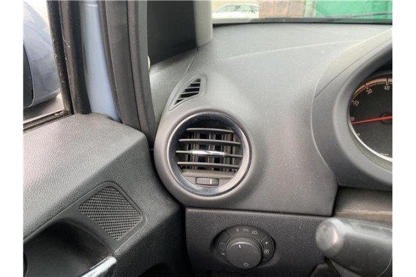 Recambio de rejilla entrada de aire para opel corsa d 1.2 referencia OEM IAM 13232297 1814707 