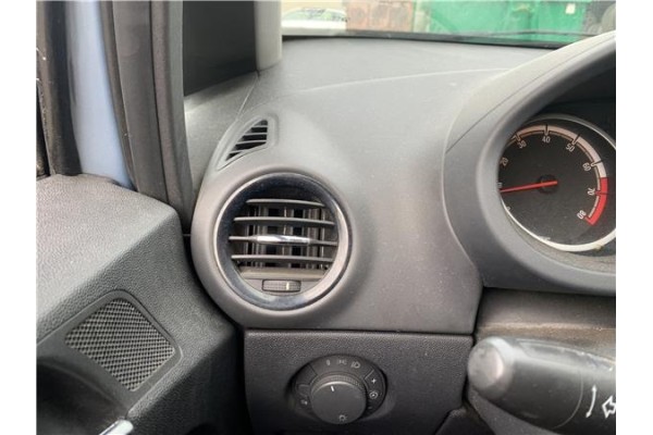 Recambio de rejilla entrada de aire para opel corsa d 1.2 referencia OEM IAM 13232297 1814707 