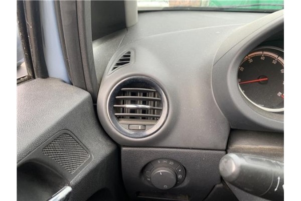 Recambio de rejilla entrada de aire para opel corsa d 1.2 referencia OEM IAM 13232297 1814707 