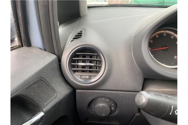 Recambio de rejilla entrada de aire para opel corsa d 1.2 referencia OEM IAM 13232297 1814707 