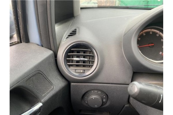 Recambio de rejilla entrada de aire para opel corsa d 1.2 referencia OEM IAM 13232297 1814707 