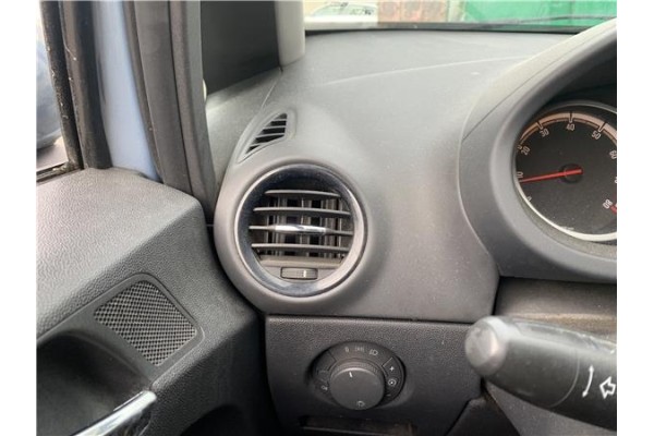 Recambio de rejilla entrada de aire para opel corsa d 1.2 referencia OEM IAM 13232297 1814707 