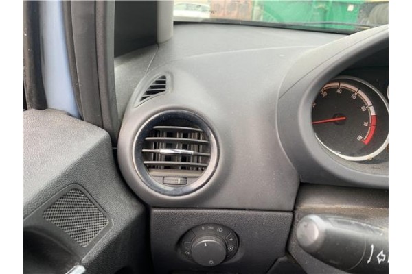 Recambio de rejilla entrada de aire para opel corsa d 1.2 referencia OEM IAM 13232297 1814707 