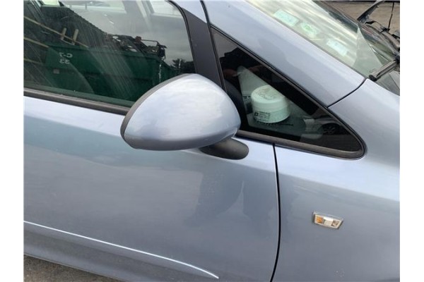 Recambio de retrovisor electrico derecho para opel corsa d 1.2 referencia OEM IAM 13187618 6428248 