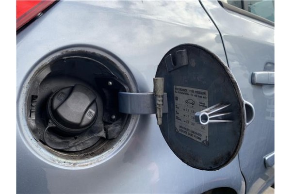 Recambio de tapa exterior combustible para opel corsa d 1.2 referencia OEM IAM 13183307 8210171 