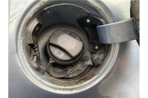 Recambio de tapon combustible para opel corsa d 1.2 referencia OEM IAM 13228892 808136 