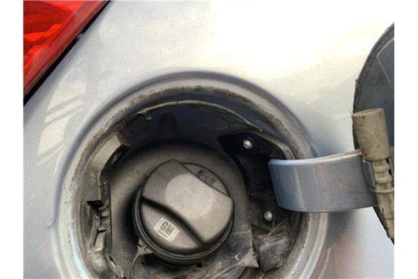 Recambio de tapon combustible para opel corsa d 1.2 referencia OEM IAM 13228892 808136 