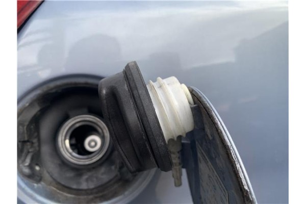 Recambio de tapon combustible para opel corsa d 1.2 referencia OEM IAM 13228892 808136 