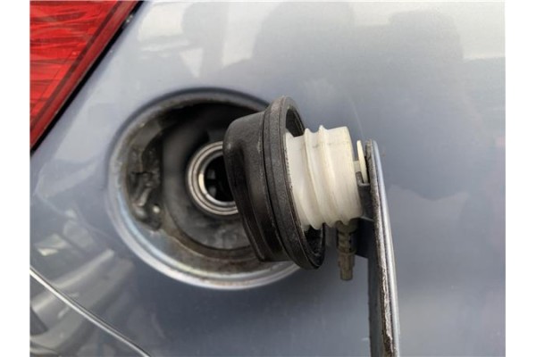 Recambio de tapon combustible para opel corsa d 1.2 referencia OEM IAM 13228892 808136 
