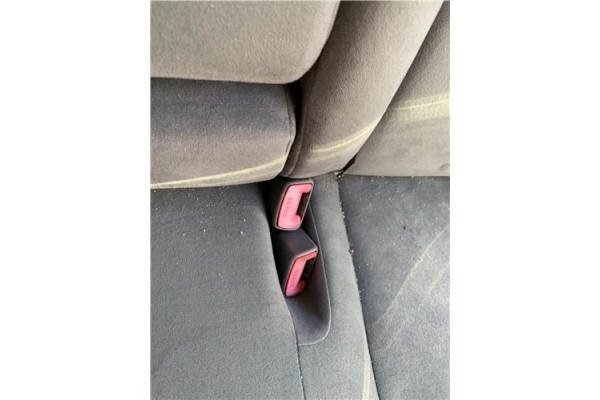 Recambio de anclaje cinturon trasero izquierdo para toyota prius (zvw30) 1.8 hybrid referencia OEM IAM 7348047060B1  