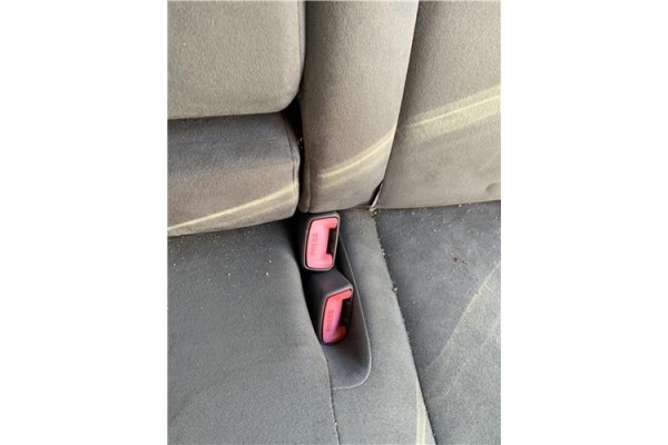 Recambio de anclaje cinturon trasero izquierdo para toyota prius (zvw30) 1.8 hybrid referencia OEM IAM 7348047060B1  