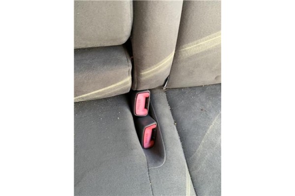 Recambio de anclaje cinturon trasero izquierdo para toyota prius (zvw30) 1.8 hybrid referencia OEM IAM 7348047060B1  